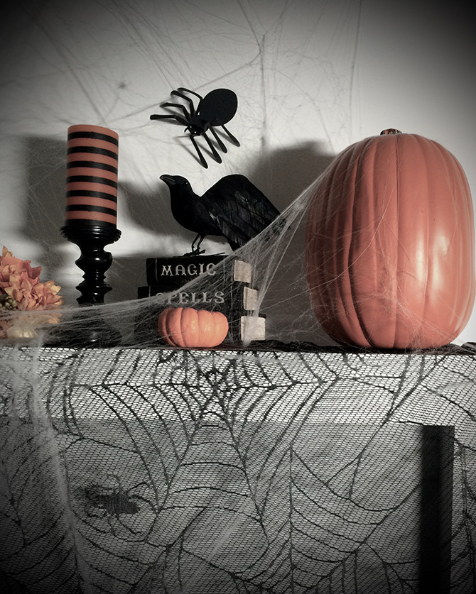 VELCRO® Brand Halloween Mantel